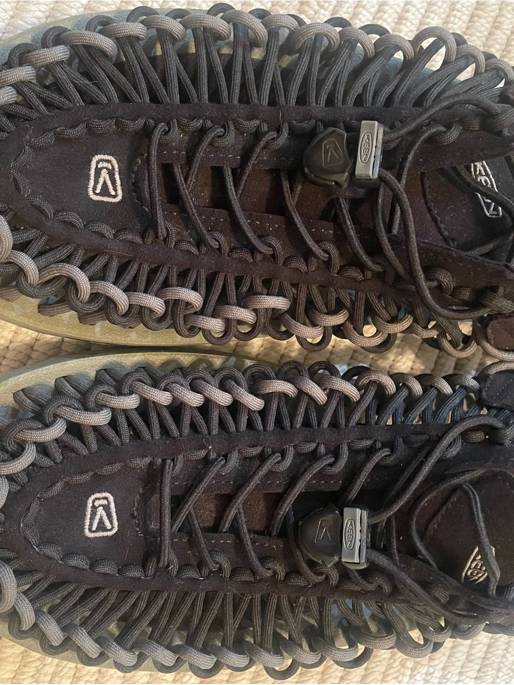 KEEN Men's Size US 10.5 Uneek Sandals Water Shoes Black & Gray